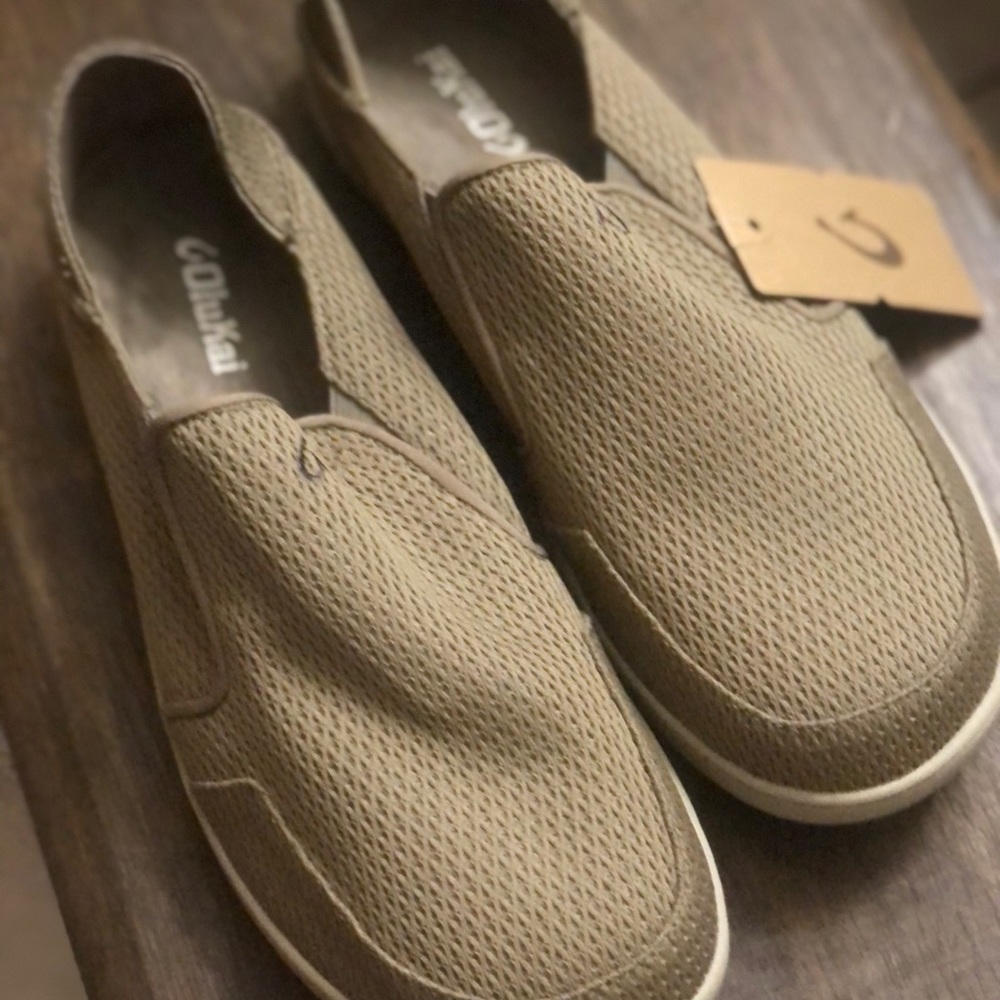 Men’s OluKai slip on shoes tan color sz 13